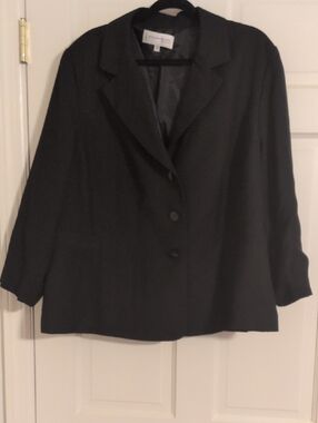 Jones New York Black Women's Three-Button Blazer